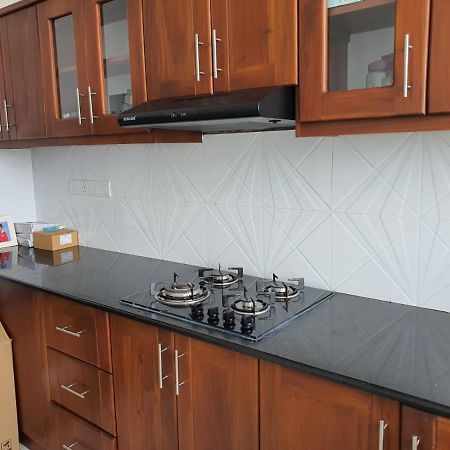 New 2 Bedroom Apartment, 100M Away From The Beach Dehiwala-Mount Lavinia Kültér fotó