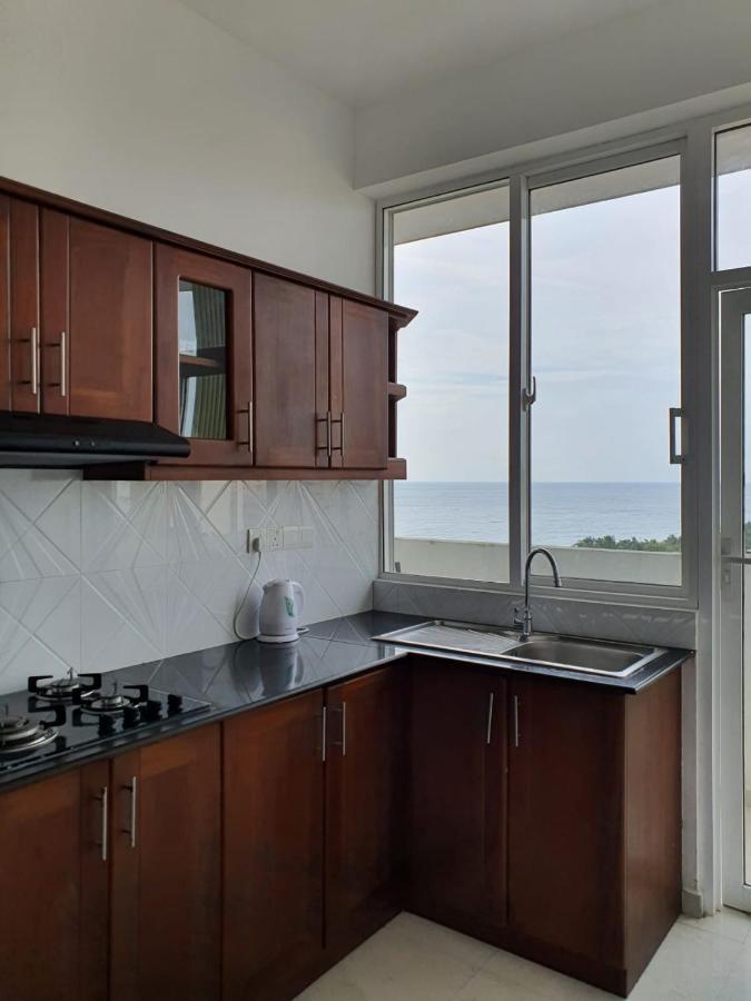 New 2 Bedroom Apartment, 100M Away From The Beach Dehiwala-Mount Lavinia Kültér fotó