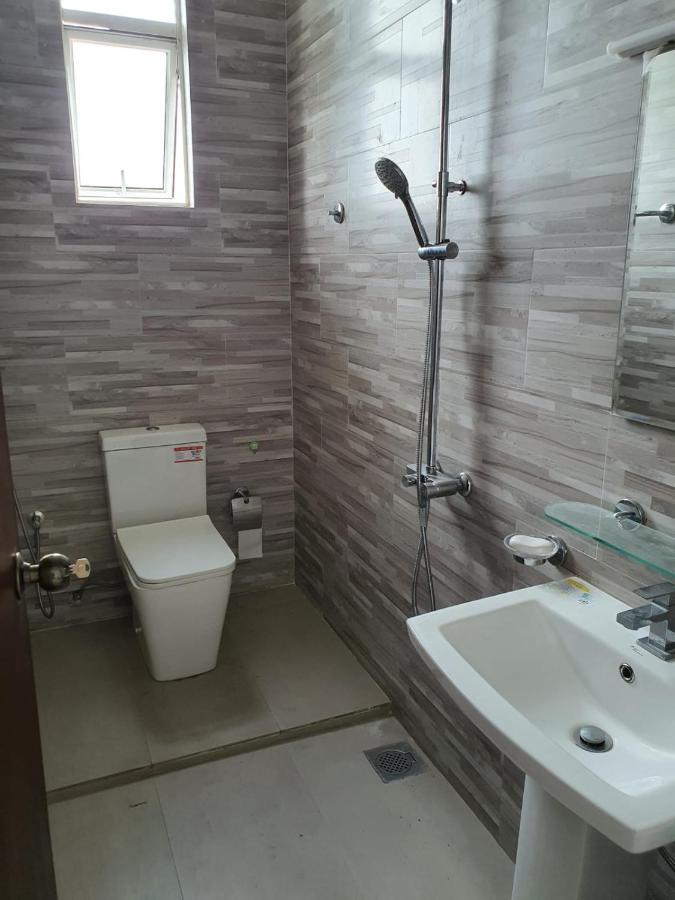 New 2 Bedroom Apartment, 100M Away From The Beach Dehiwala-Mount Lavinia Kültér fotó