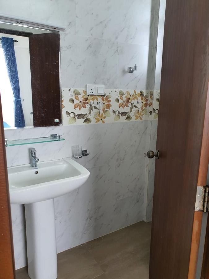 New 2 Bedroom Apartment, 100M Away From The Beach Dehiwala-Mount Lavinia Kültér fotó