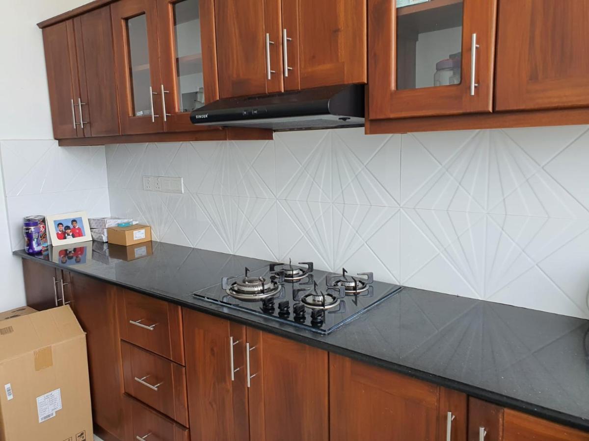 New 2 Bedroom Apartment, 100M Away From The Beach Dehiwala-Mount Lavinia Kültér fotó